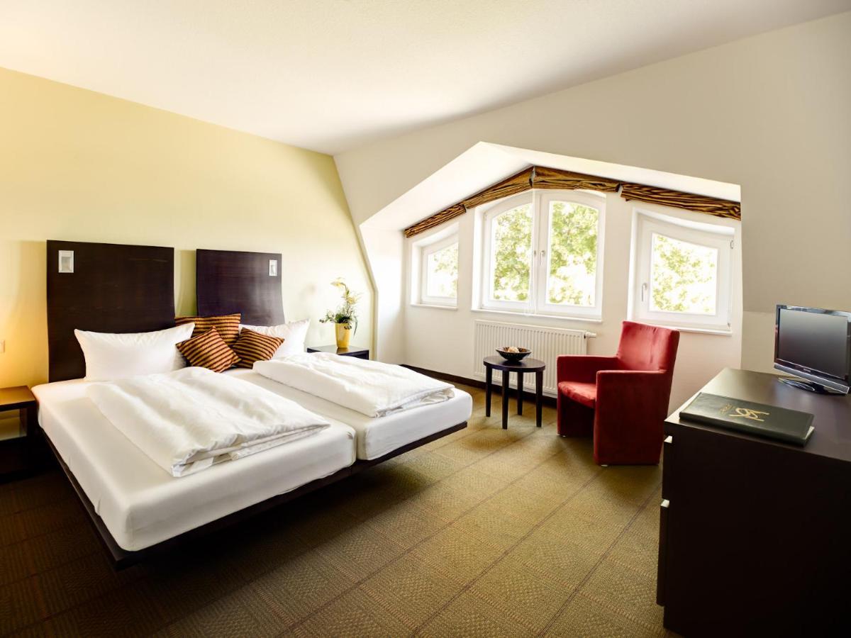 Germania Hotel Am Schlosspark Meyenburg  Екстериор снимка