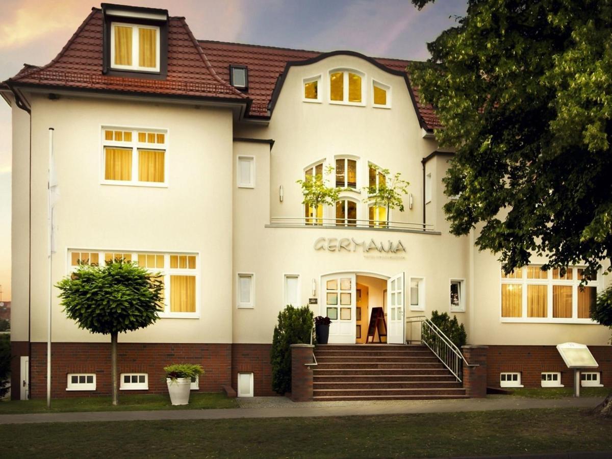 Germania Hotel Am Schlosspark Meyenburg  Екстериор снимка